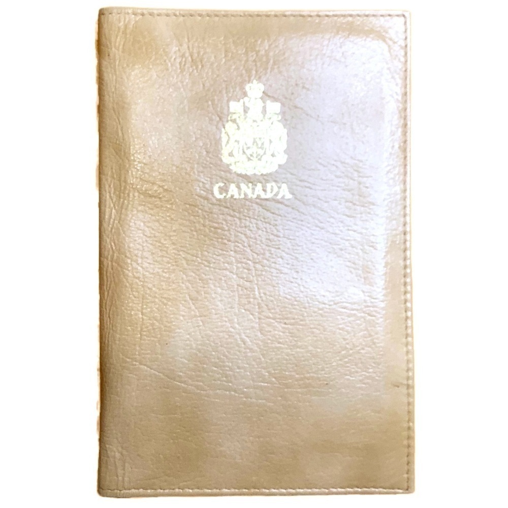 BUXTON Oasis Genuine Leather Canadian Passport Wallet Holder Cream Travel
